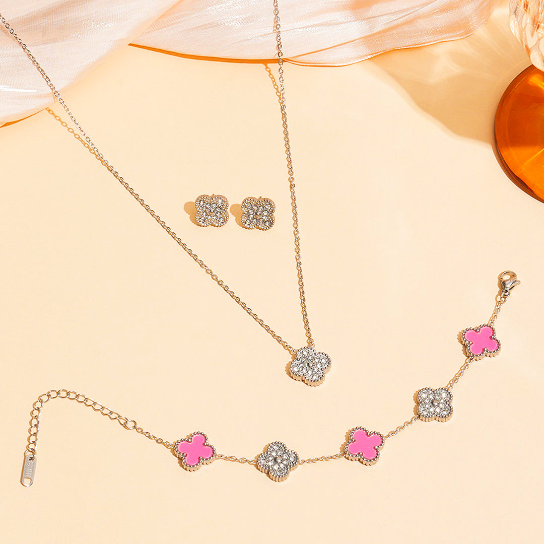 Clover Motif Pendant Necklace | Gold | Luxe4433 – Tiara.com.sg