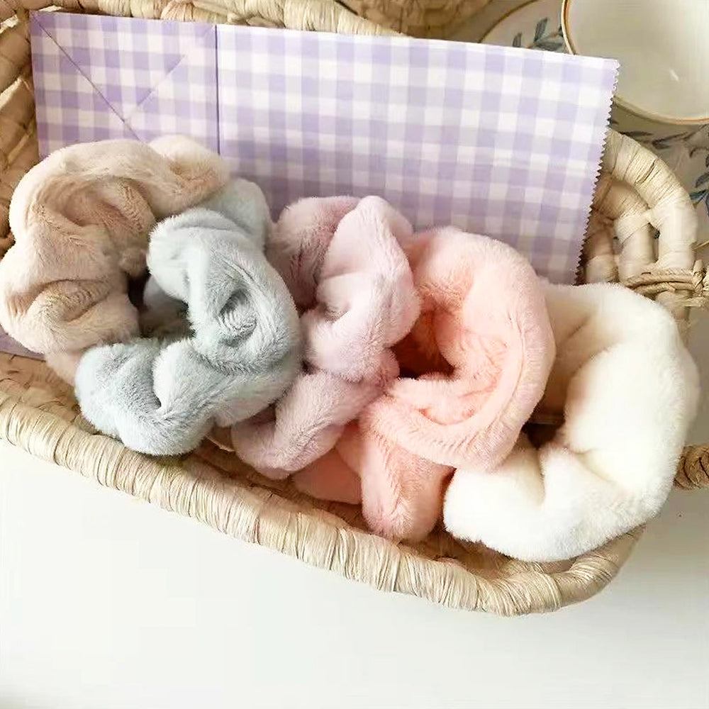 🎁 Fluffy Scrunchie🍭❗ (100% off)