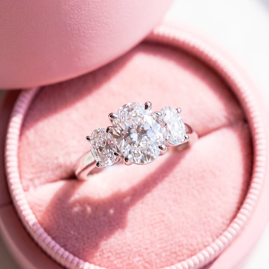 Oval Three-Stone Ring | Women&