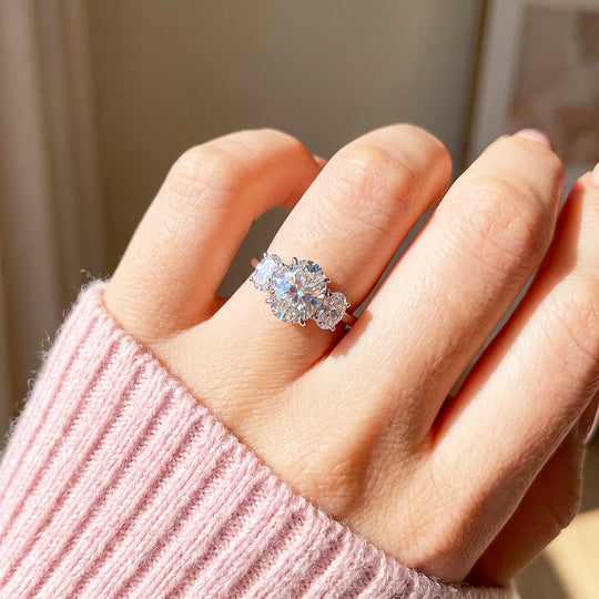 Oval Three-Stone Ring | Women&