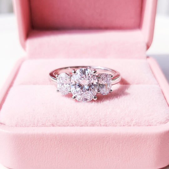 Oval Three-Stone Ring | Women&