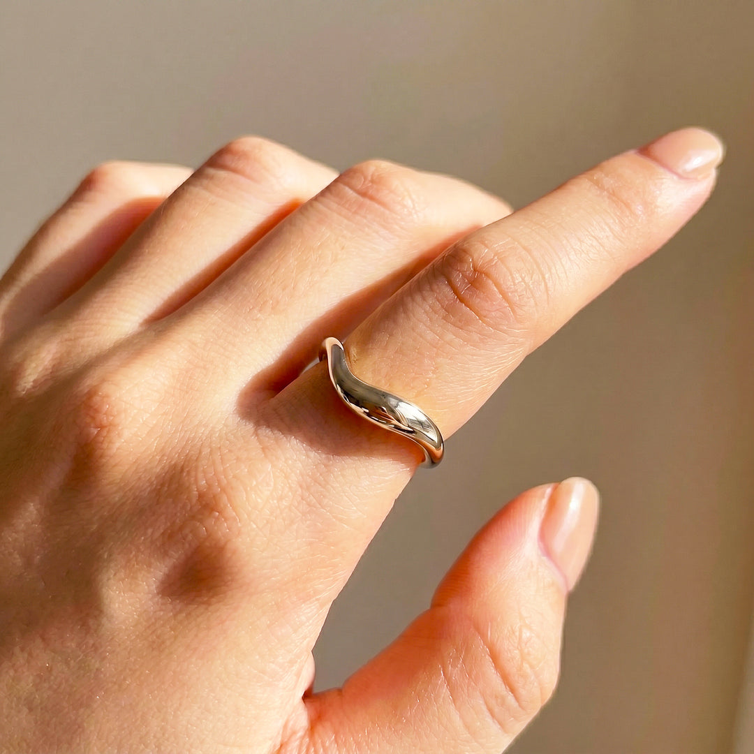Fluid Wave Band Ring | White Gold-Plated Adjustable Ring | Luxe2064