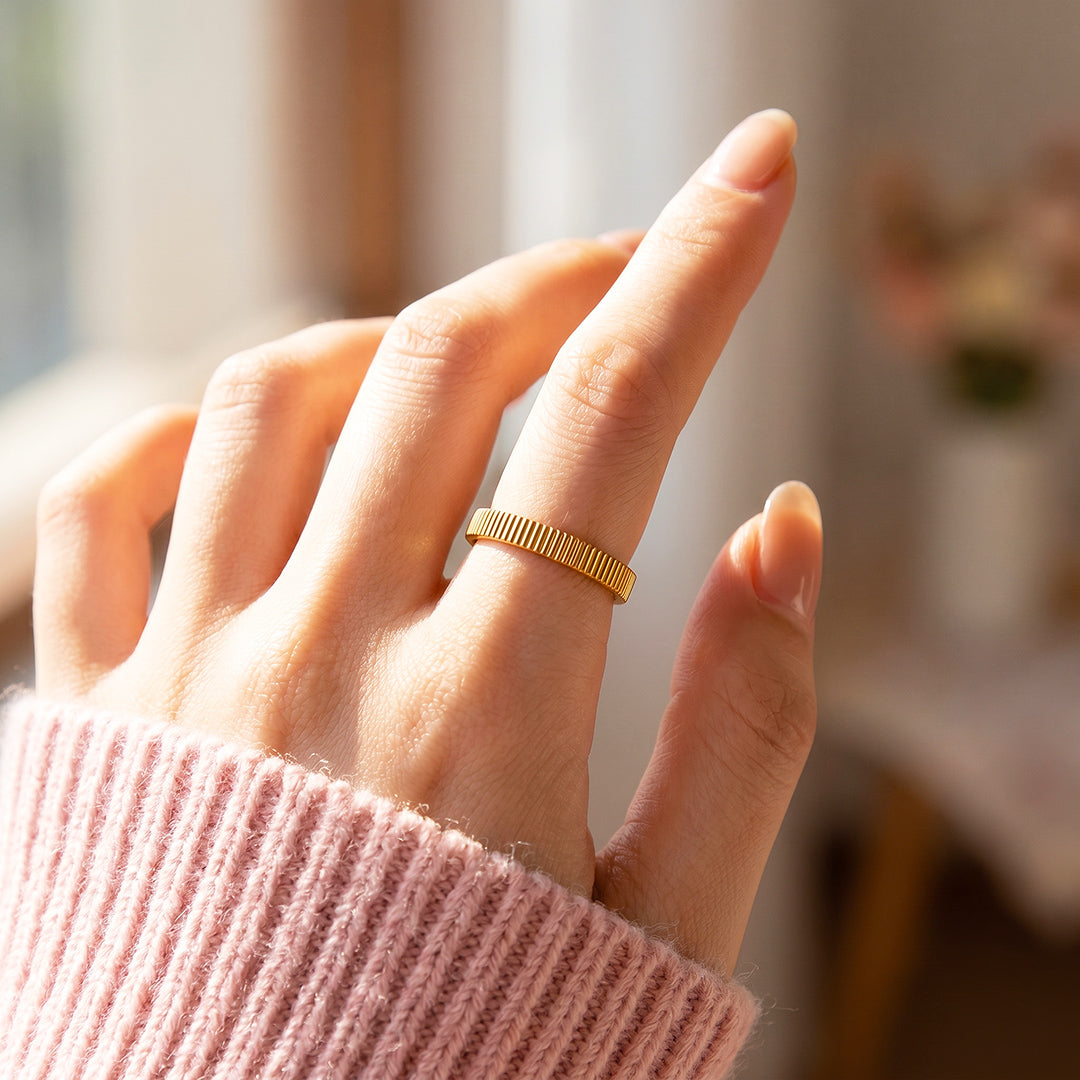 Vertical Groove Textured Band Ring | Luxe2095