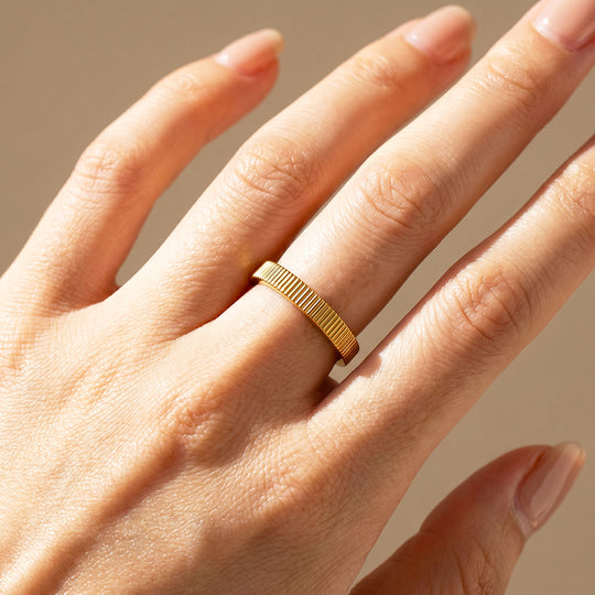 Vertical Groove Textured Band Ring | Luxe2095