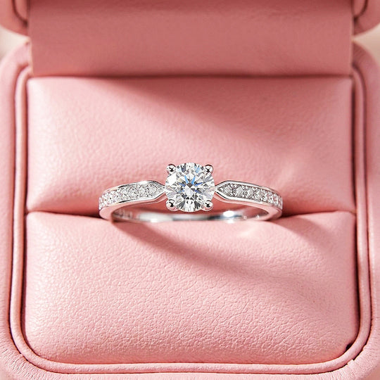 Classic Round Solitaire Pavé Band | Women&