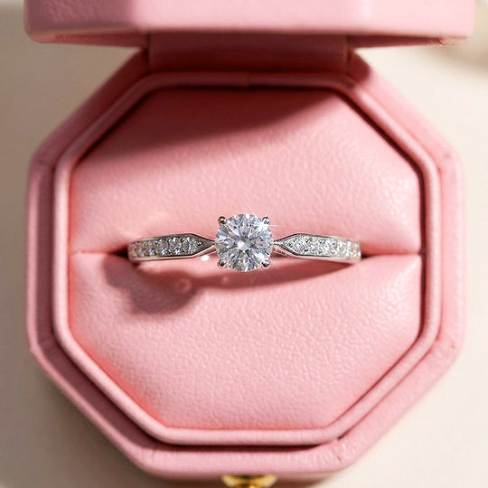 Classic Round Solitaire Pavé Band | Women&