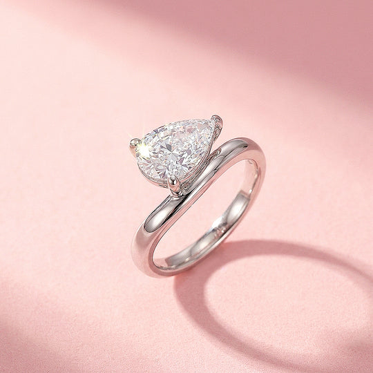 Pear Solitaire Curved Wave Band | Women&