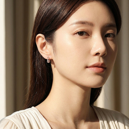 Interlocking Chain Pavé Huggie Earrings | Luxe3502