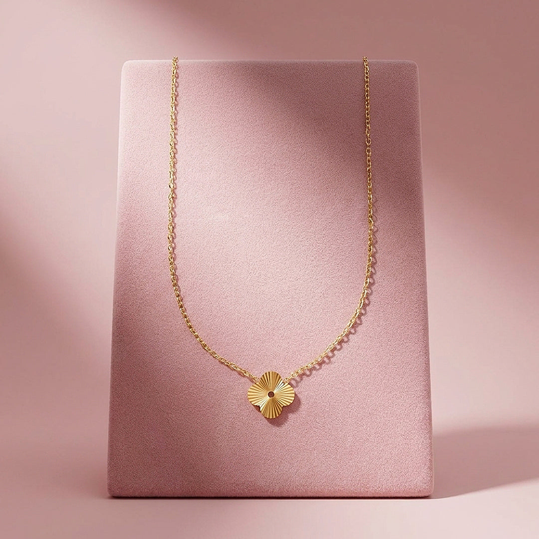 Guilloché Clover Pendant Necklace &amp; Bracelet | Luxe4512
