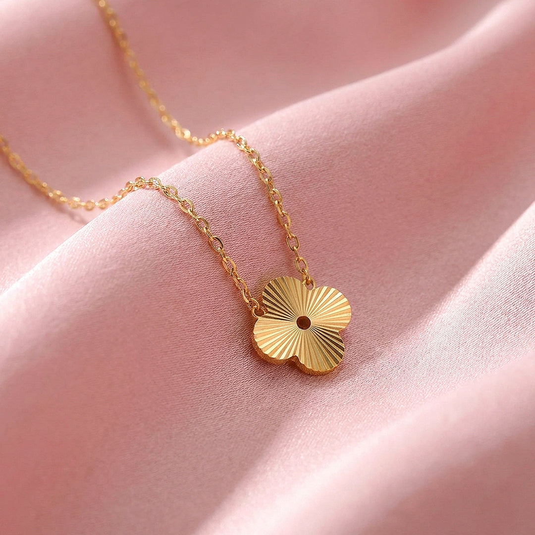 Guilloché Clover Pendant Necklace &amp; Bracelet | Luxe4512
