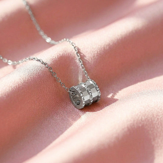 Ribbed Barrel Pendant Necklace | Luxe4525