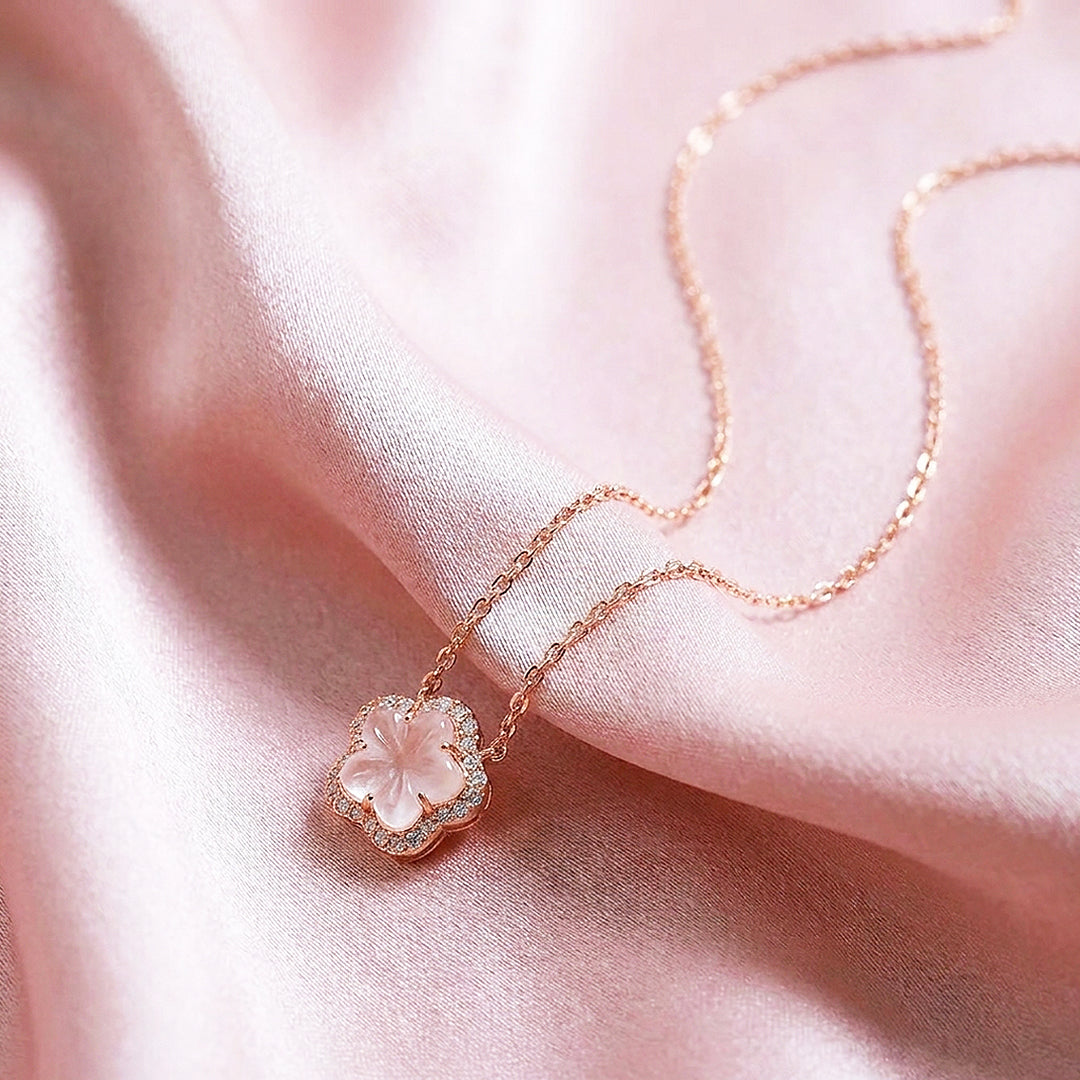 Floral Clover Halo Pendant Necklace | Luxe4529