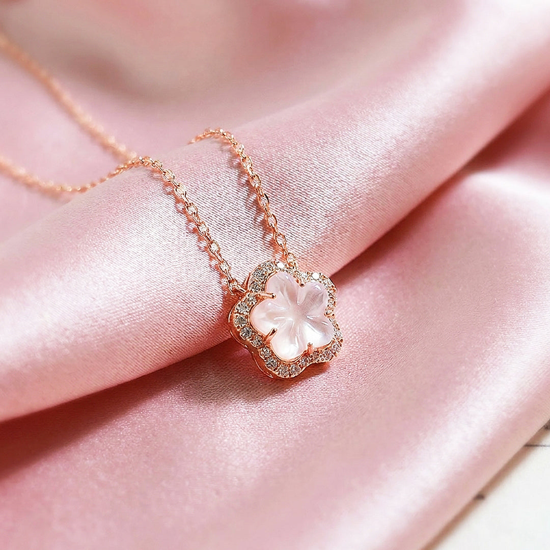 Floral Clover Halo Pendant Necklace | Luxe4529