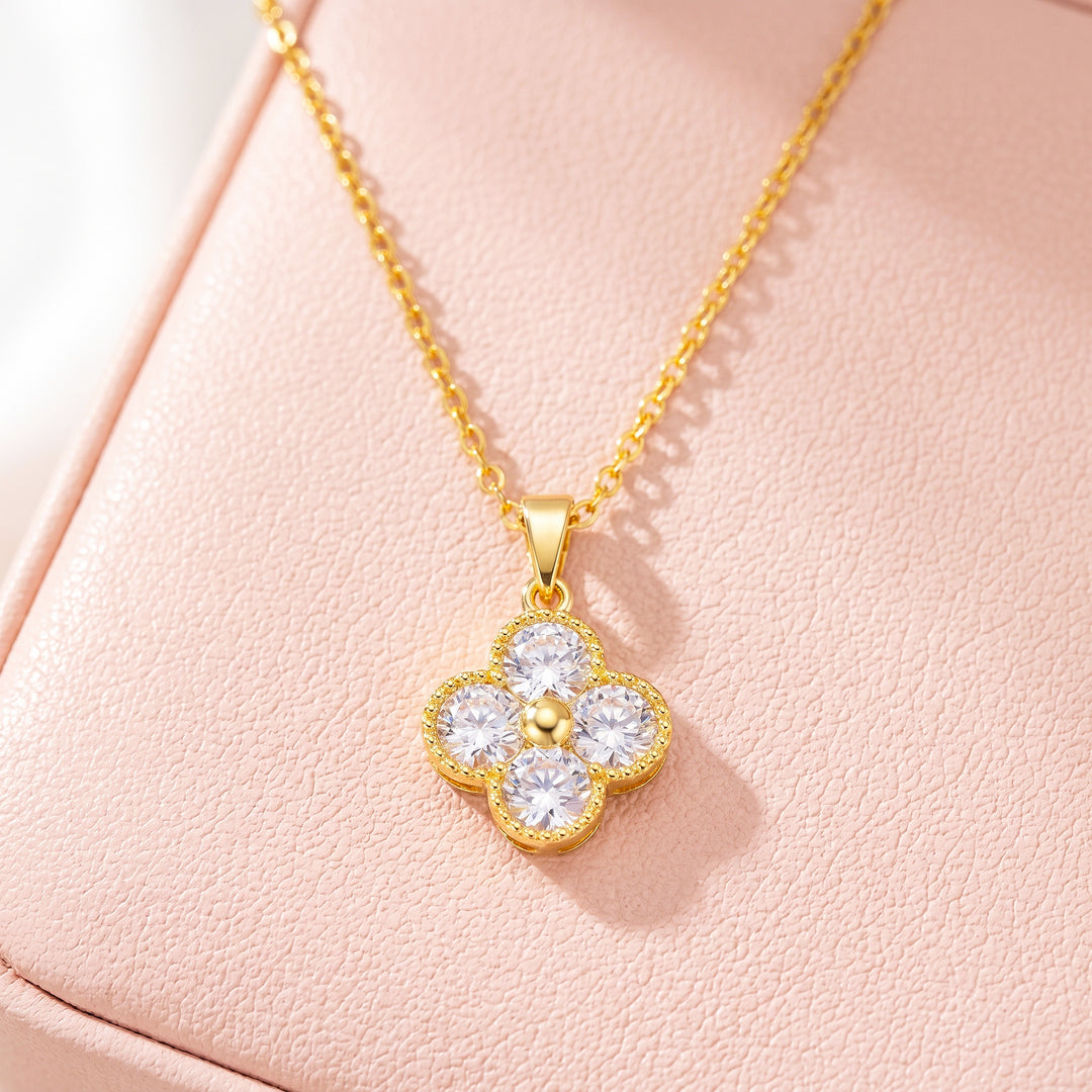 White Clover Floral Diamond Simulant Pendant Necklace | Gold | Luxe4541