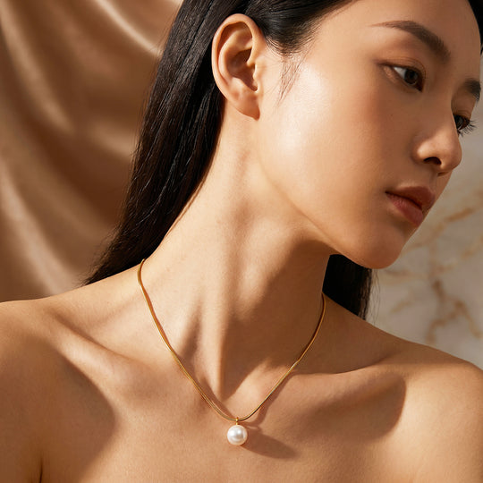 Solitaire Pearl Drop Necklace | Luxe4564