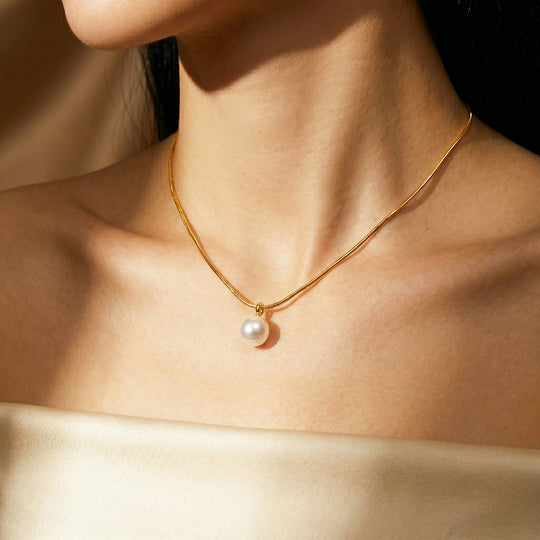 Solitaire Pearl Drop Necklace | Luxe4564