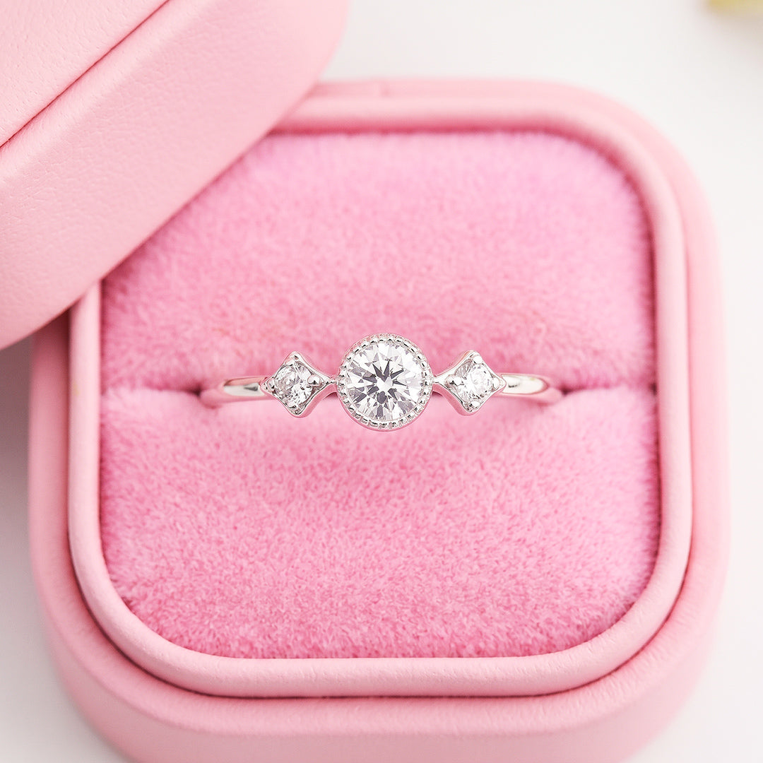 Milgrain Three-Stone Ring | Women&