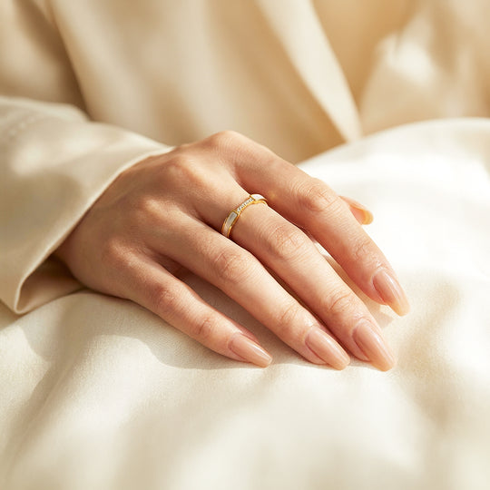 Minimalist Band | Mother of Pearl Style | Diamond Simulant | Titanium Steel | Luxe5161