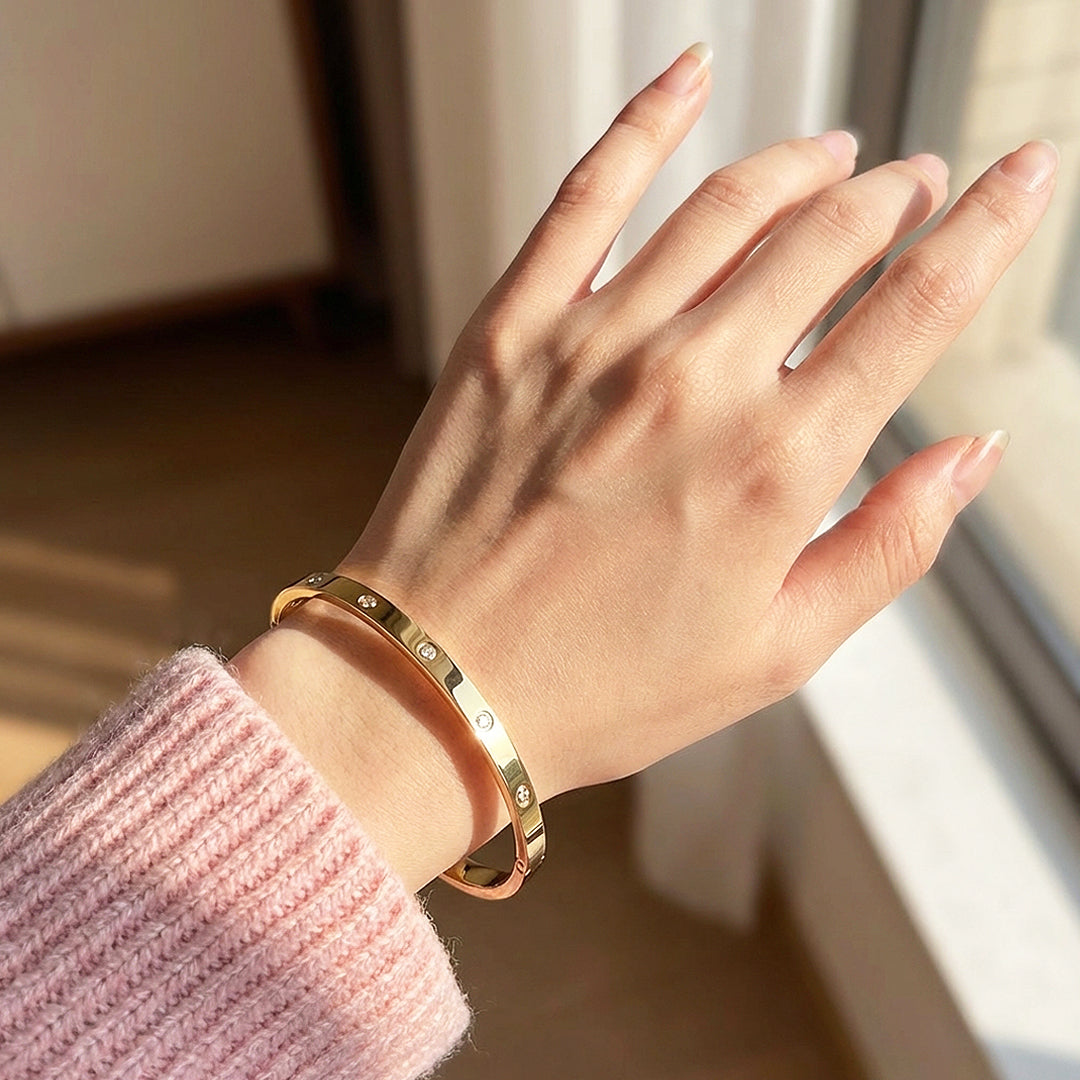 Stellar-Accent Gold Bangle Bracelet | Luxe6158 - bangle | Singapore Jewellery, Wedding Rings &amp; Gifts | Same Day Delivery | Tiara.com.sg