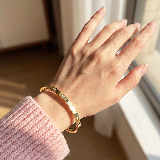Stellar-Accent Gold Bangle Bracelet | Luxe6158 - bangle | Singapore Jewellery, Wedding Rings &amp; Gifts | Same Day Delivery | Tiara.com.sg