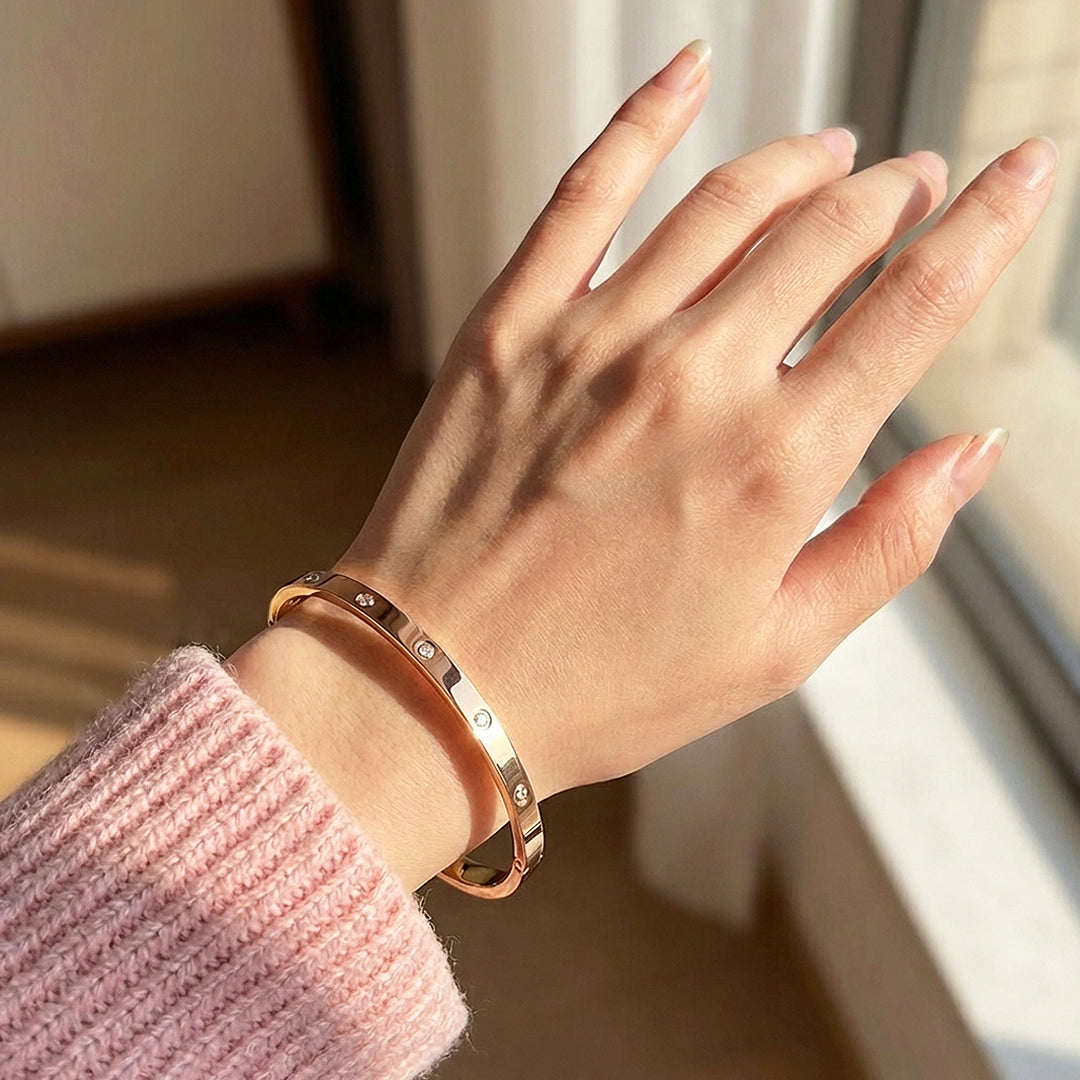 Stellar-Accent Gold Bangle Bracelet | Luxe6158 - bangle | Singapore Jewellery, Wedding Rings &amp; Gifts | Same Day Delivery | Tiara.com.sg