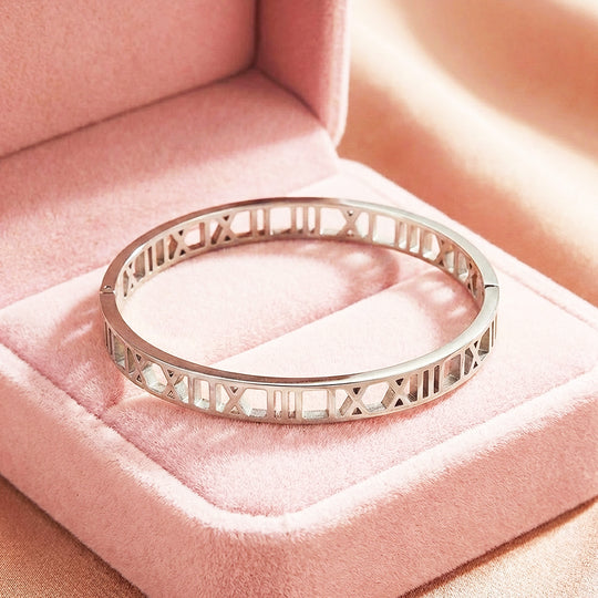 Roman Numeral Gold Bangle Bracelet | Luxe6262 - bangle | Singapore Jewellery, Wedding Rings &amp; Gifts | Same Day Delivery | Tiara.com.sg