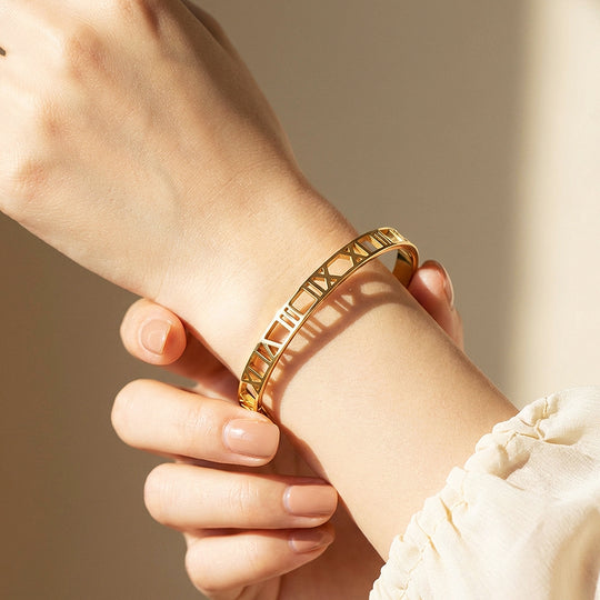 Roman Numeral Gold Bangle Bracelet | Luxe6262 - bangle | Singapore Jewellery, Wedding Rings &amp; Gifts | Same Day Delivery | Tiara.com.sg