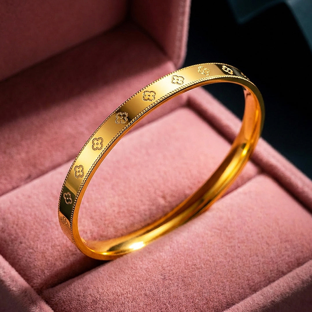Clover Motif Gold Bangle Bracelet | Luxe6547 - bangle | Singapore Jewellery, Wedding Rings &amp; Gifts | Same Day Delivery | Tiara.com.sg