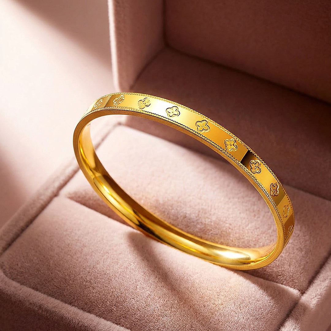 Clover Motif Gold Bangle Bracelet | Luxe6547 - bangle | Singapore Jewellery, Wedding Rings & Gifts | Same Day Delivery | Tiara.com.sg