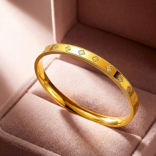 Clover Motif Gold Bangle Bracelet | Luxe6547 - bangle | Singapore Jewellery, Wedding Rings &amp; Gifts | Same Day Delivery | Tiara.com.sg