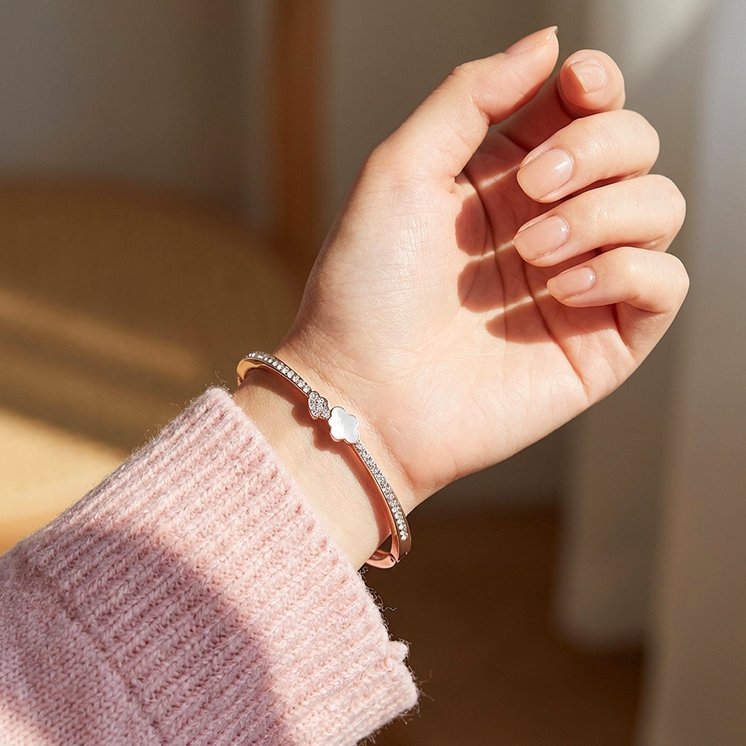 Clover Mother-of-Pearl Rose Gold Bangle Bracelet | Luxe6549 - bangle | Singapore Jewellery, Wedding Rings &amp; Gifts | Same Day Delivery | Tiara.com.sg