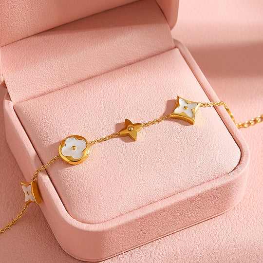 Clover &amp; Star Mother of Pearl Charm Bracelet | Luxe6584