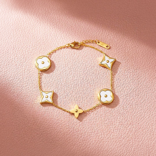 Clover &amp; Star Mother of Pearl Charm Bracelet | Luxe6584