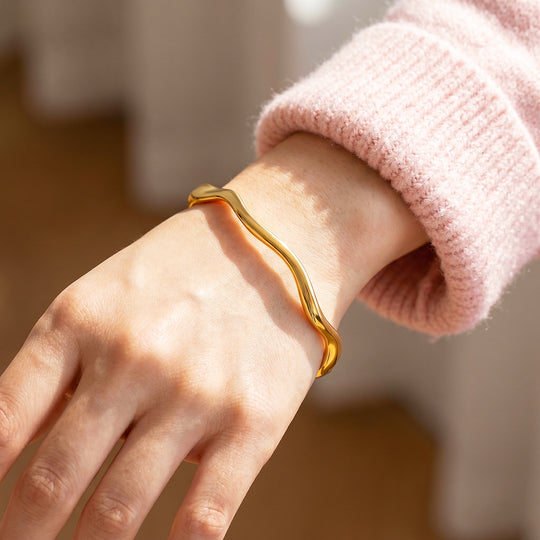 Fluid Wave Gold Cuff Bangle | Luxe6664