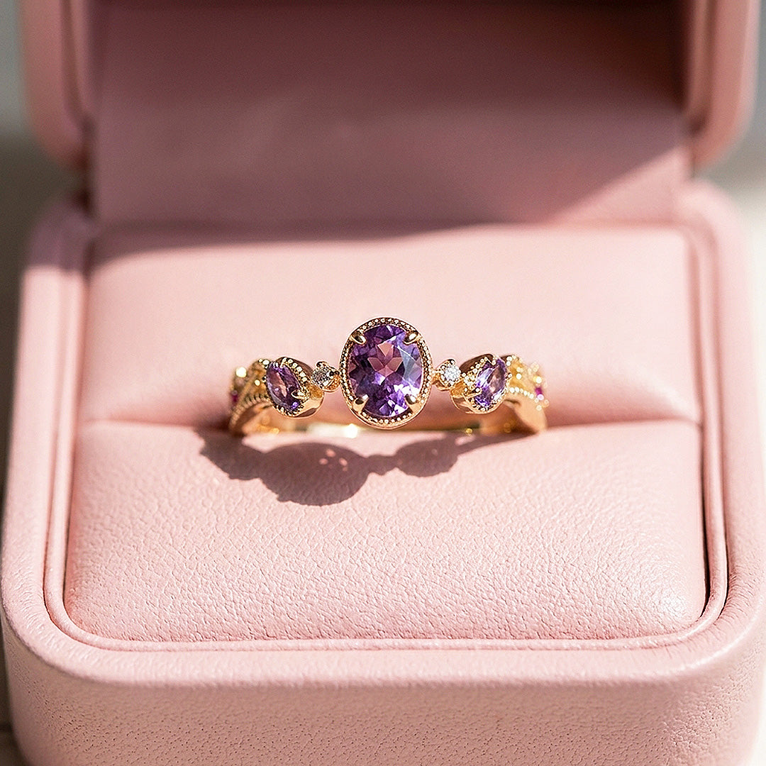 Amara Vintage Three-Stone | Women&