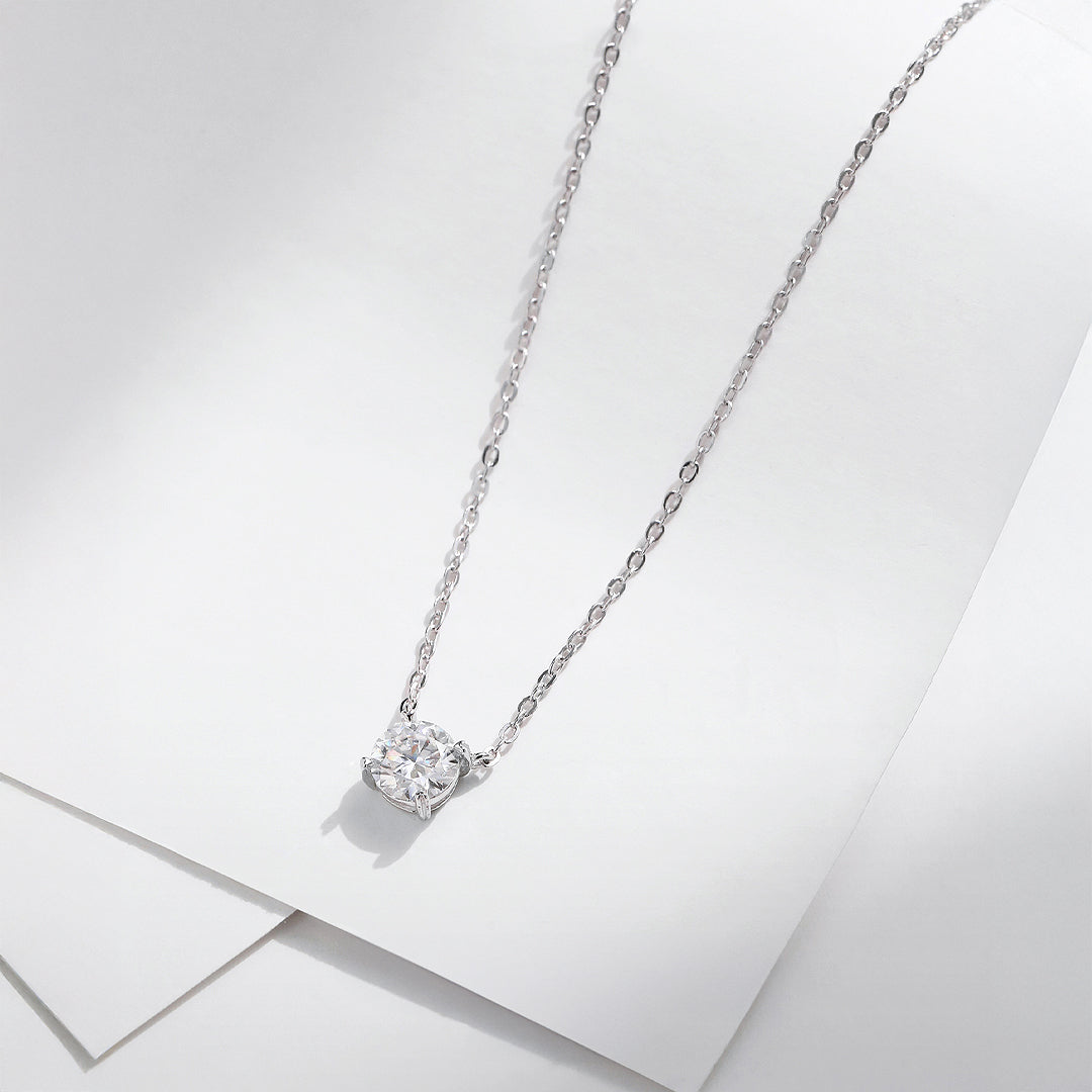 Prm2009: The 0.8 Carat Moissanite Solitaire Brilliance Necklace
