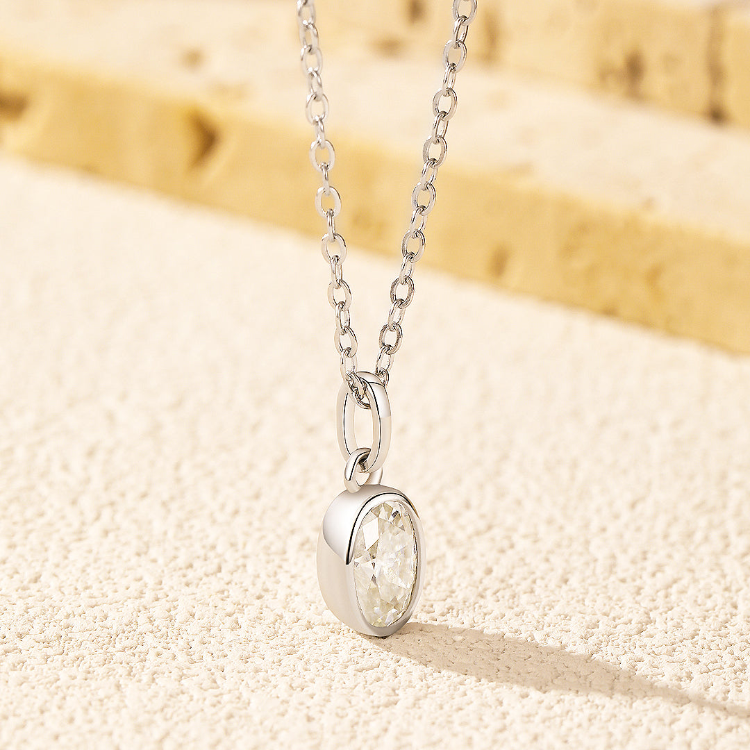 Prm2014: The Moissanite Oval Bezel Necklace