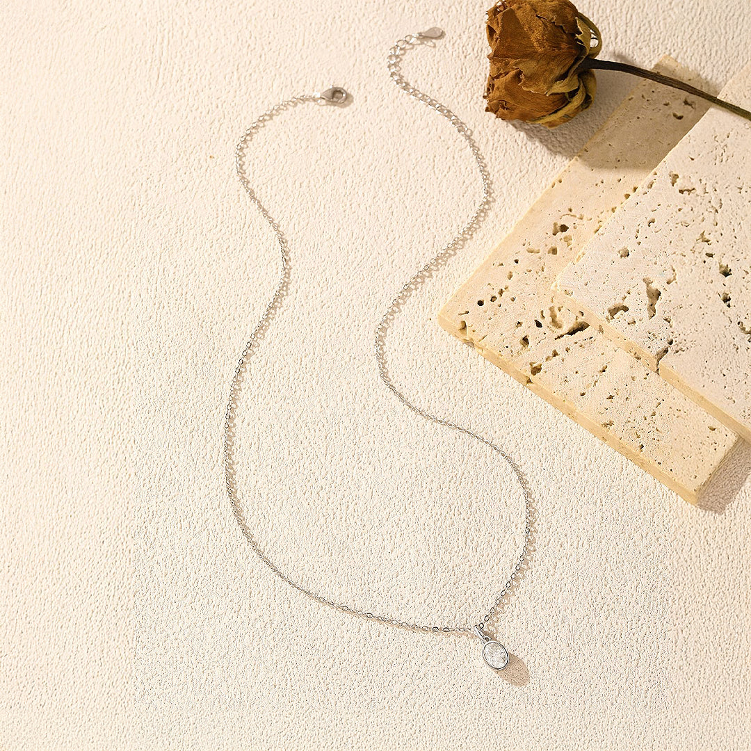 Prm2014: The Moissanite Oval Bezel Necklace