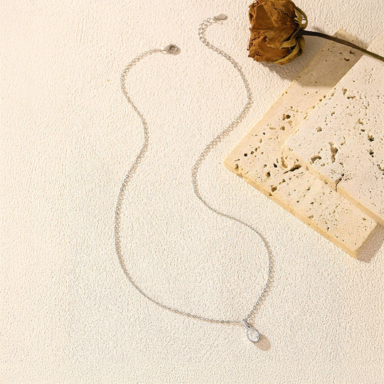 Prm2014: The Moissanite Oval Bezel Necklace