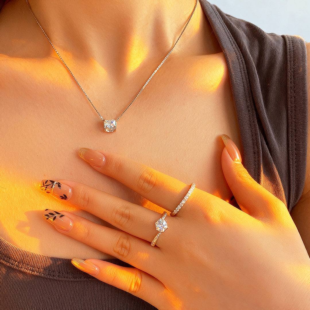 Prm2019 -  The Luxe Cushion Solitaire Necklace