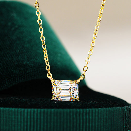 Prm2023 – The Emerald Luminesse Necklace