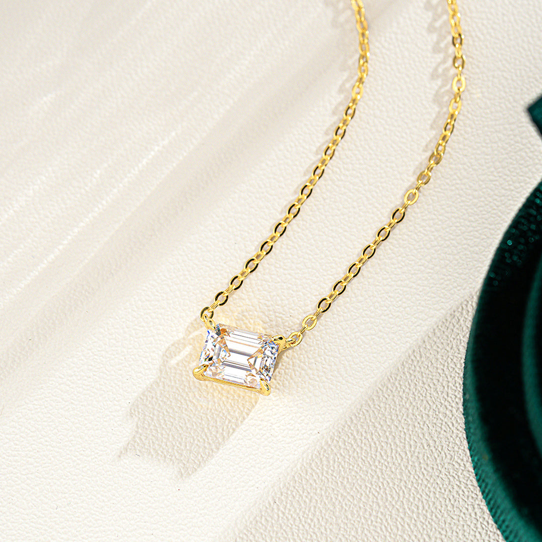 Prm2023 – The Emerald Luminesse Necklace