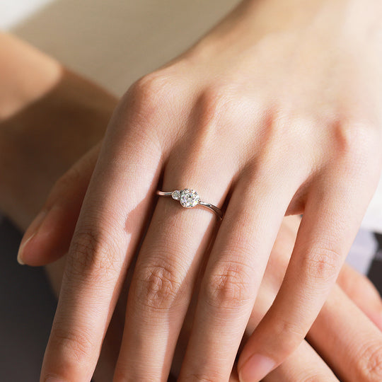 Prm7133: The Eternal Kiss Three-Stone Ring