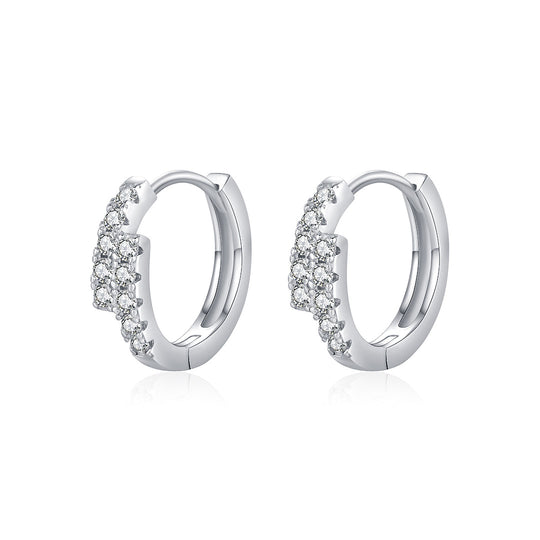 Prm8106: The Moissanite Comet Huggie Hoops