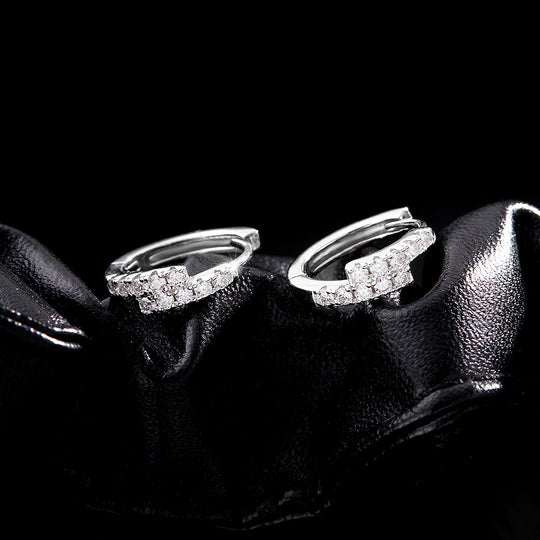 Prm8106: The Moissanite Comet Huggie Hoops