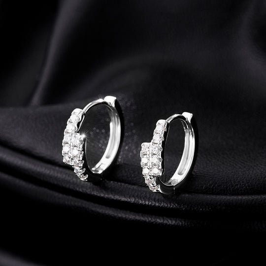 Prm8106: The Moissanite Comet Huggie Hoops