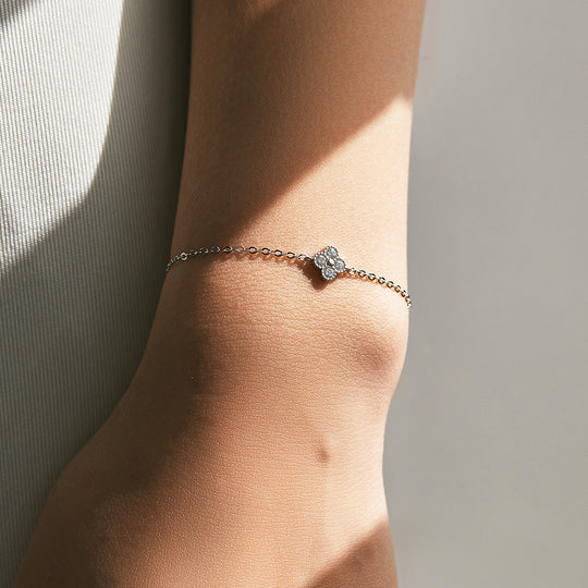 Prm9103: The Clover Sparkle Bracelet