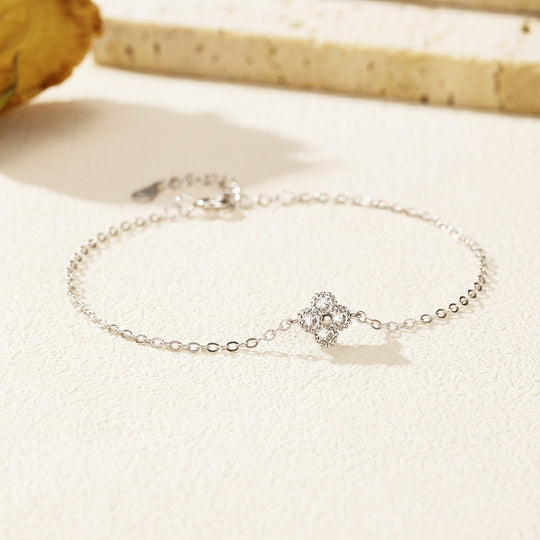 Prm9103: The Clover Sparkle Bracelet