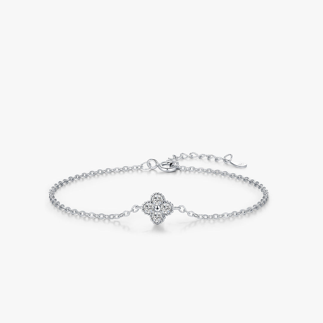 Prm9103: The Clover Sparkle Bracelet