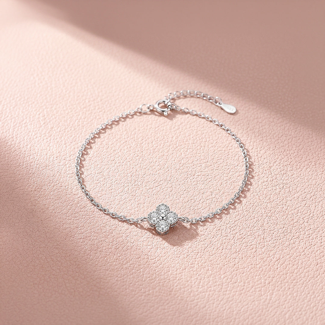 Clover Halo Solitaire Bracelet | Diamond Simulant | Prm9103